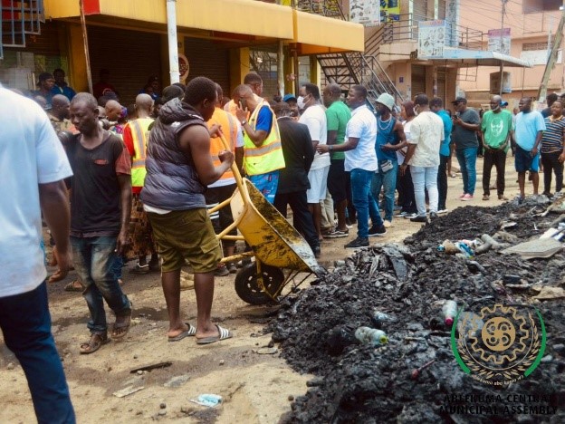 Clean up exercise at Abossey Okai